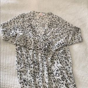 NWOT snow leopard Sarah duster medium